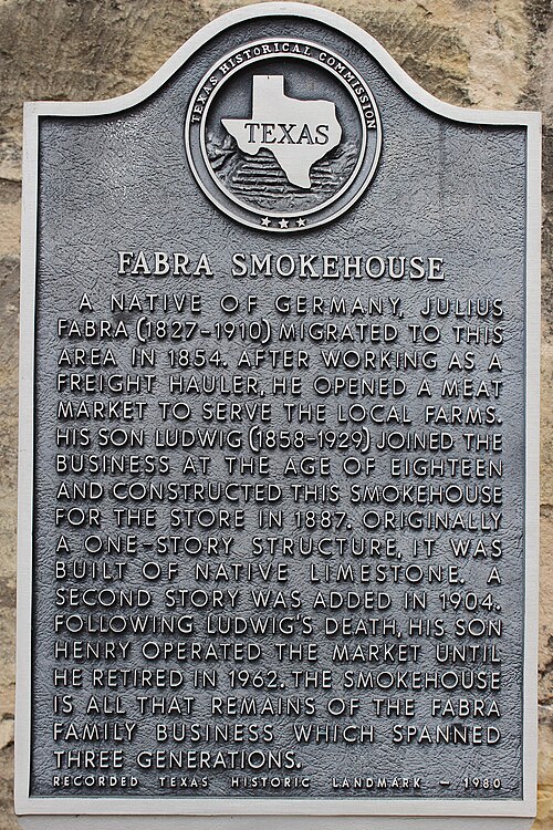 Historical marker for the Fabra Smokehouse in Boerne, Texas Darrylpearson, Public domain, via Wikimedia Commons